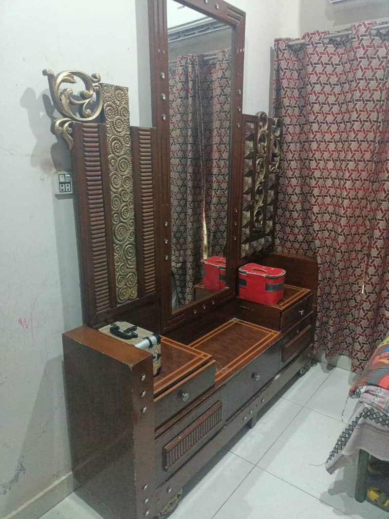 Bed and dressing table 3