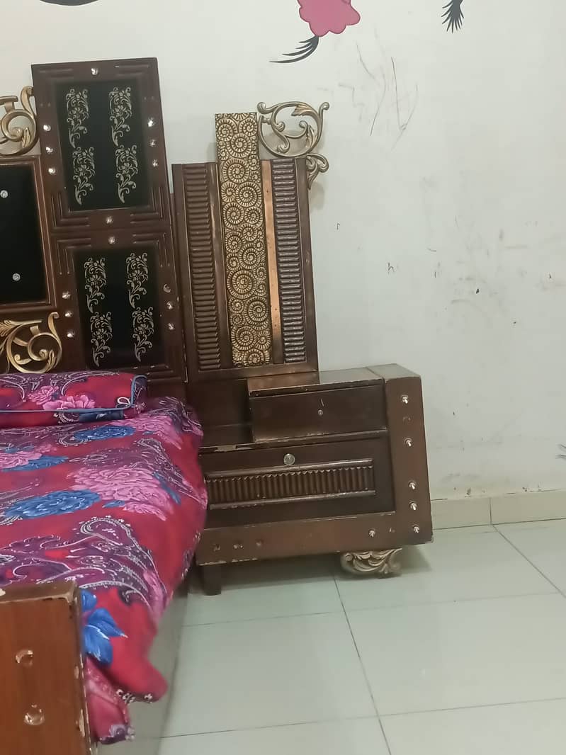 Bed and dressing table 4