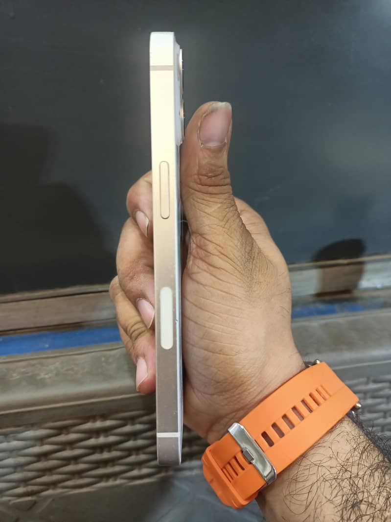 Apple iPhone 13 3