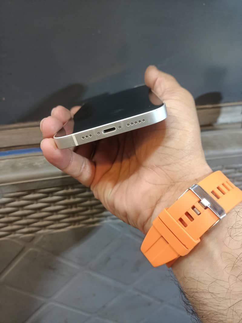 Apple iPhone 13 4