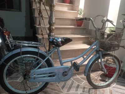 girl cycle very good condition only 2 month use