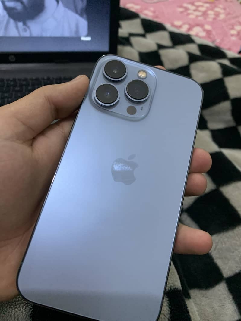 Apple iPhone 13 Pro 1
