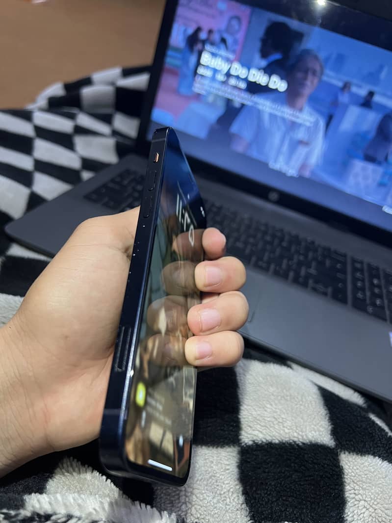 Apple iPhone 12 5