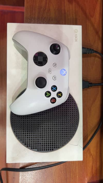 Xbox series S + 2 games included (FC 26 / RDR 2)