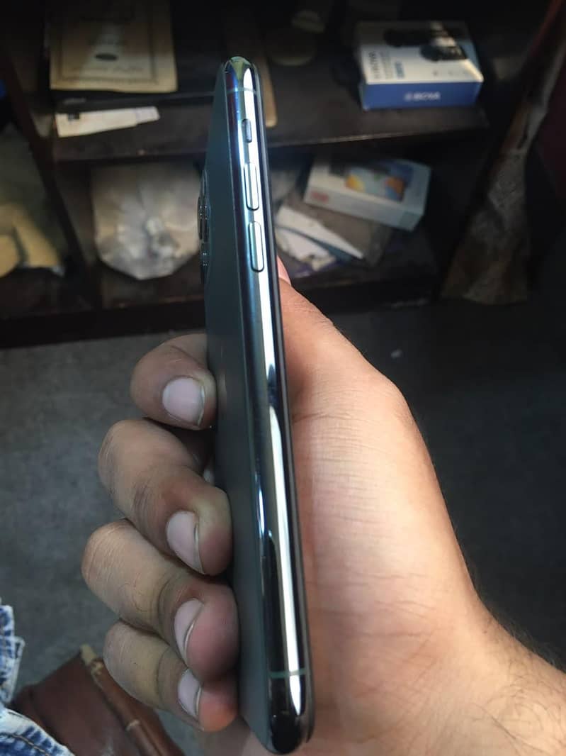 Apple iPhone 11 Pro 1