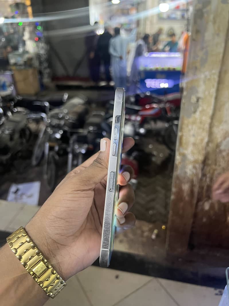 Apple iPhone 12 Pro Max 1