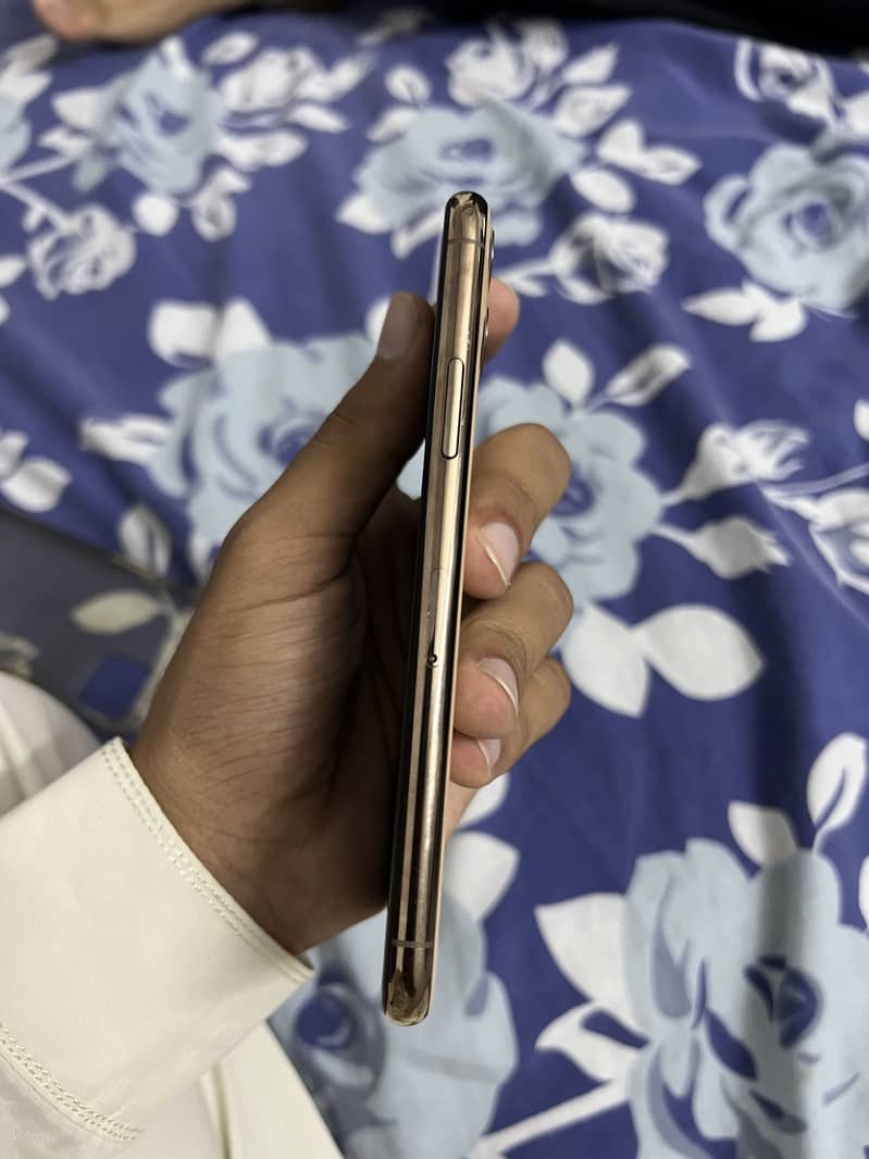 Apple iPhone 11 Pro 6