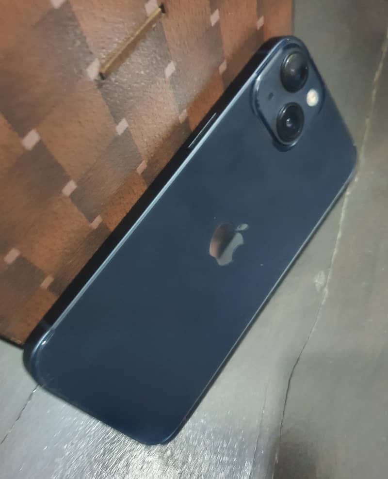 Apple iPhone 13 2
