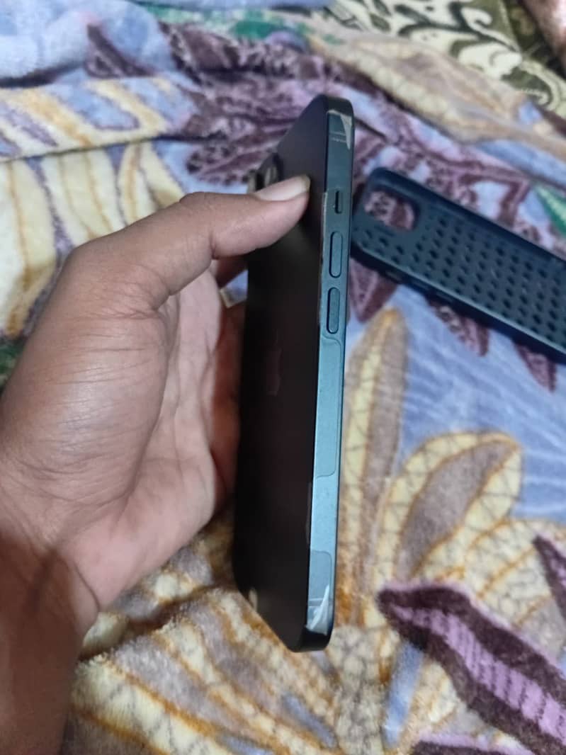Apple iPhone 14 3