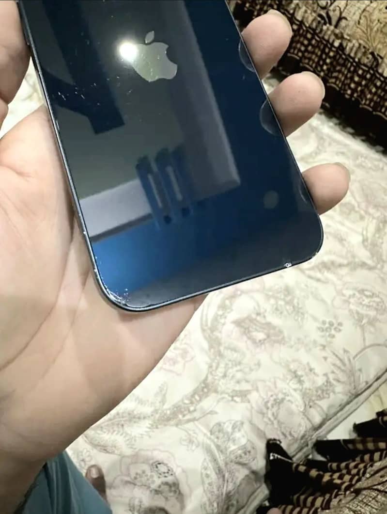 Apple iPhone 13 4