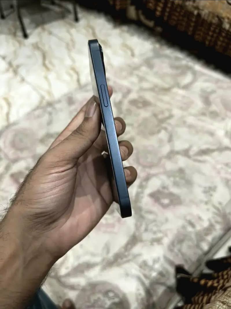 Apple iPhone 13 5