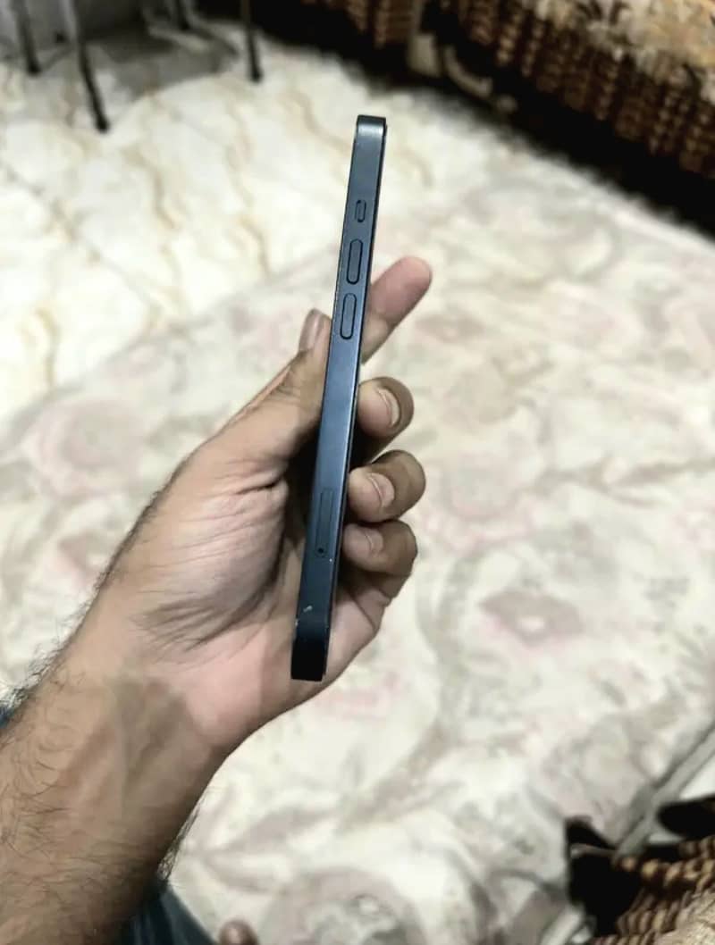 Apple iPhone 13 7