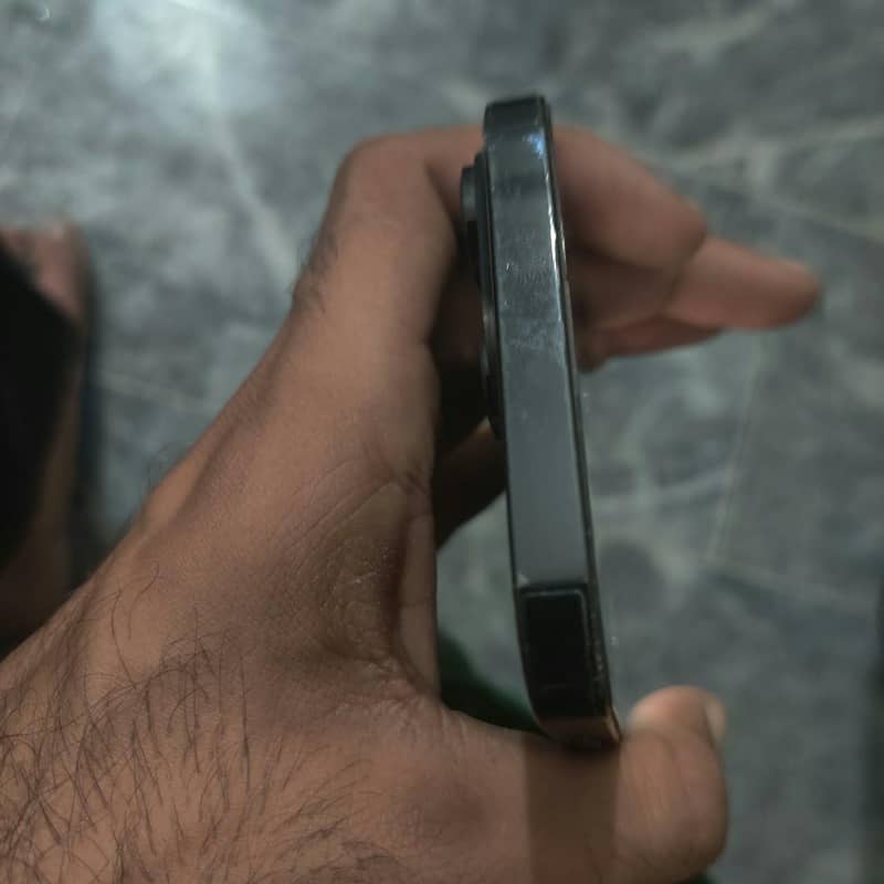 Apple iPhone 14 Pro Max 1
