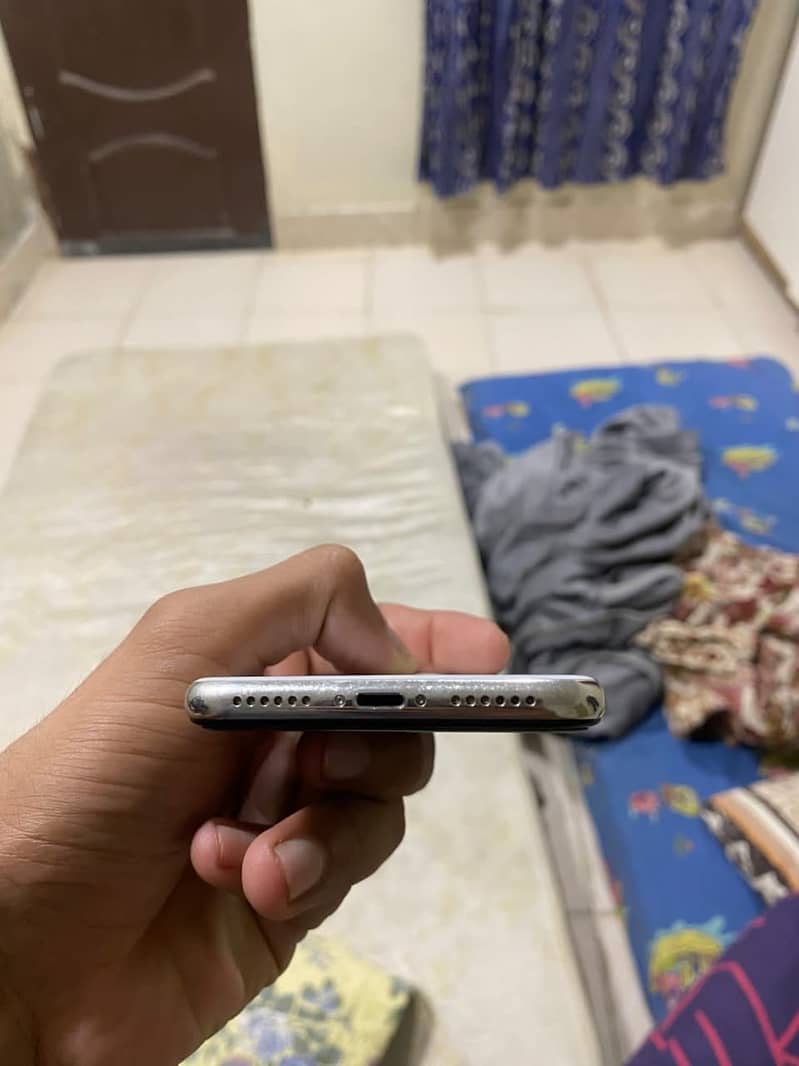 Apple iPhone X 5