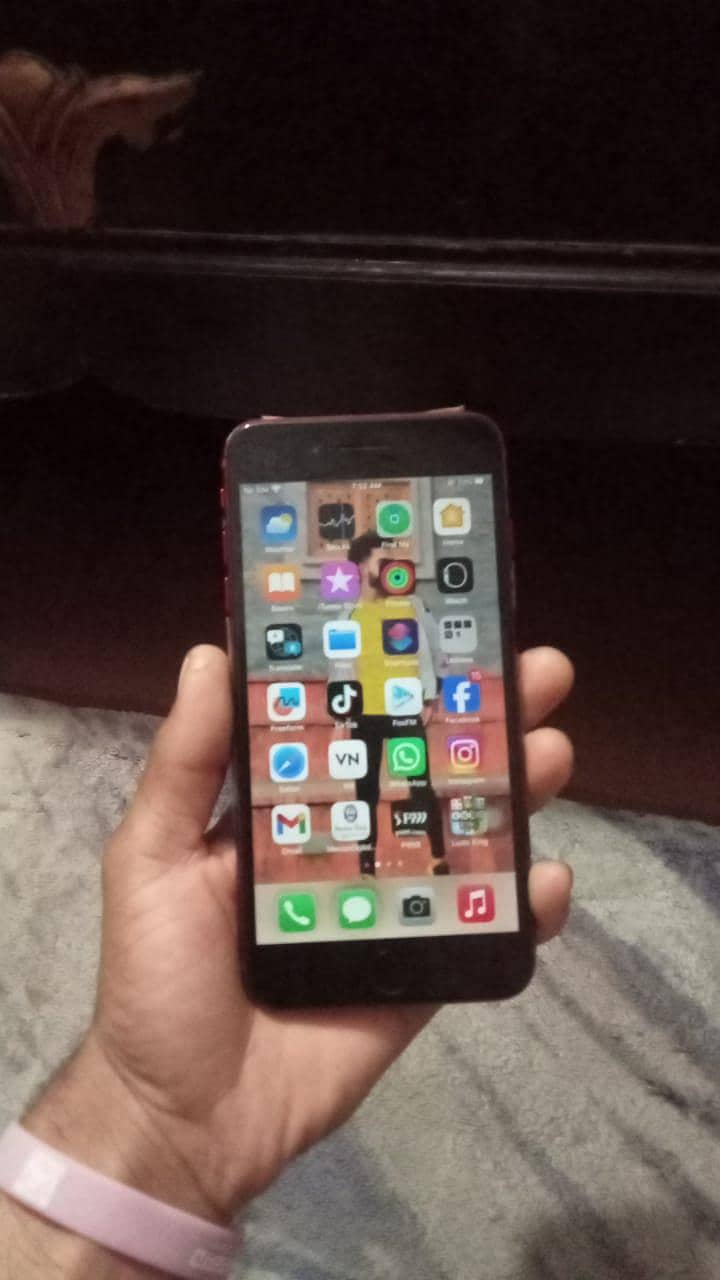 Apple iPhone 8 Plus 1