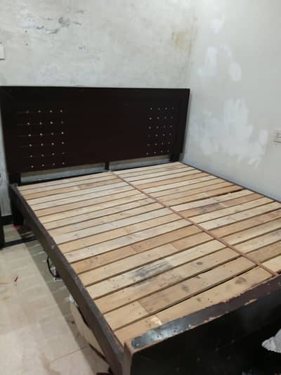 bed and sidetable