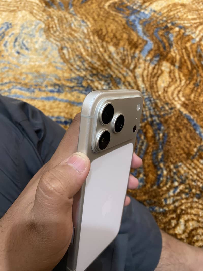 Apple iPhone 17 Pro Max 1