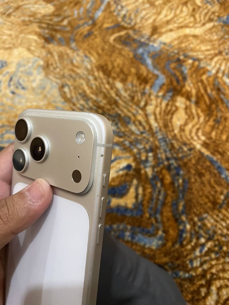 Apple iPhone 17 Pro Max 3