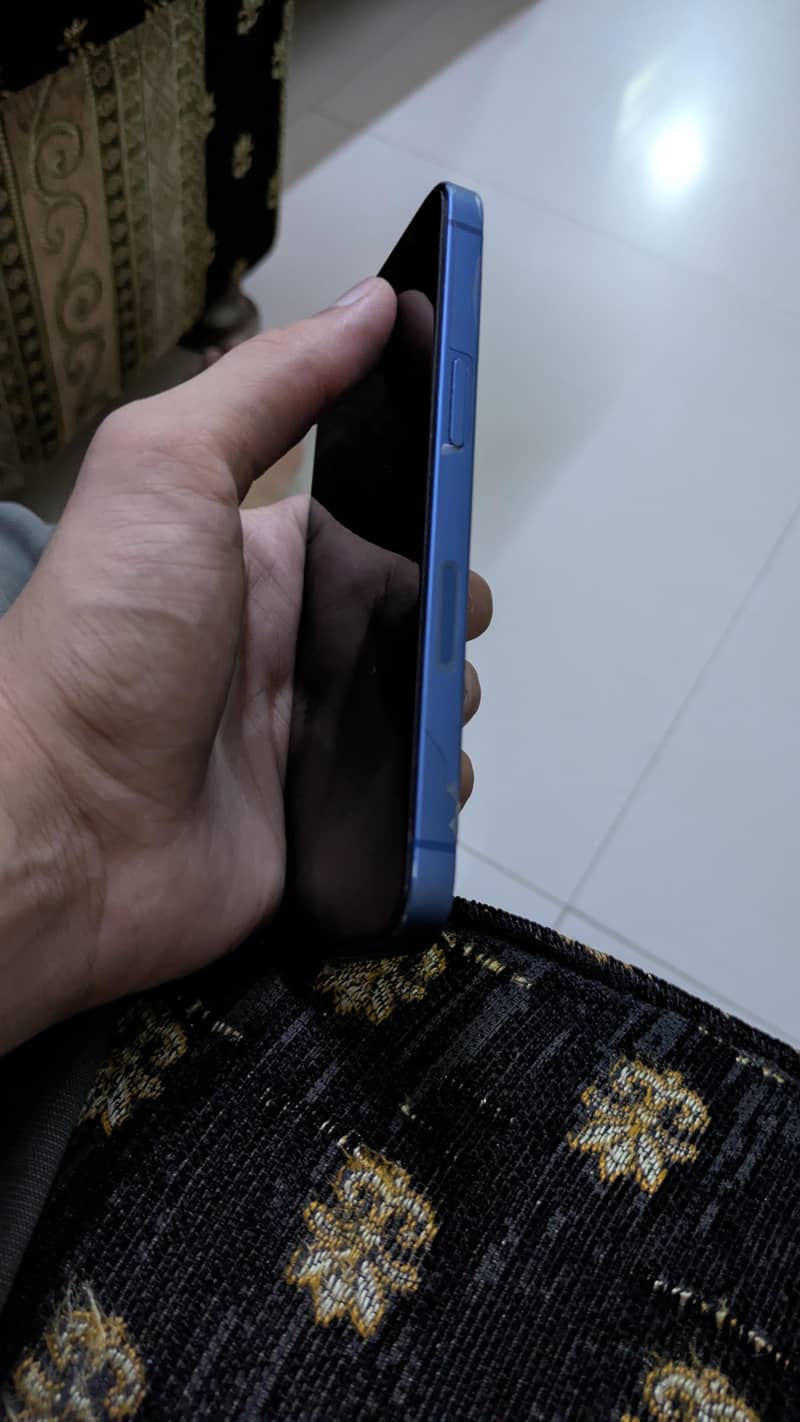 Apple iPhone 13 4