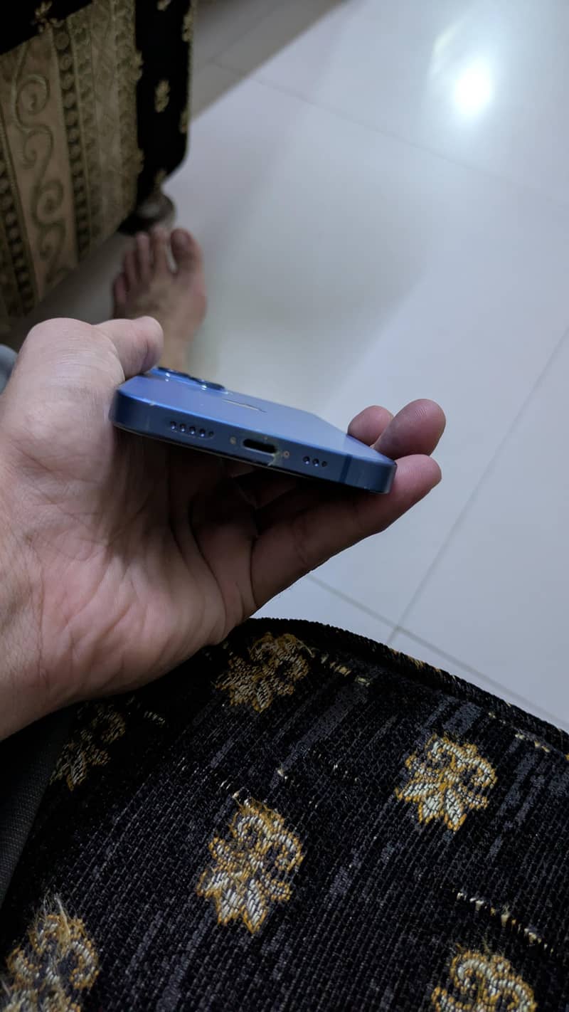 Apple iPhone 13 5