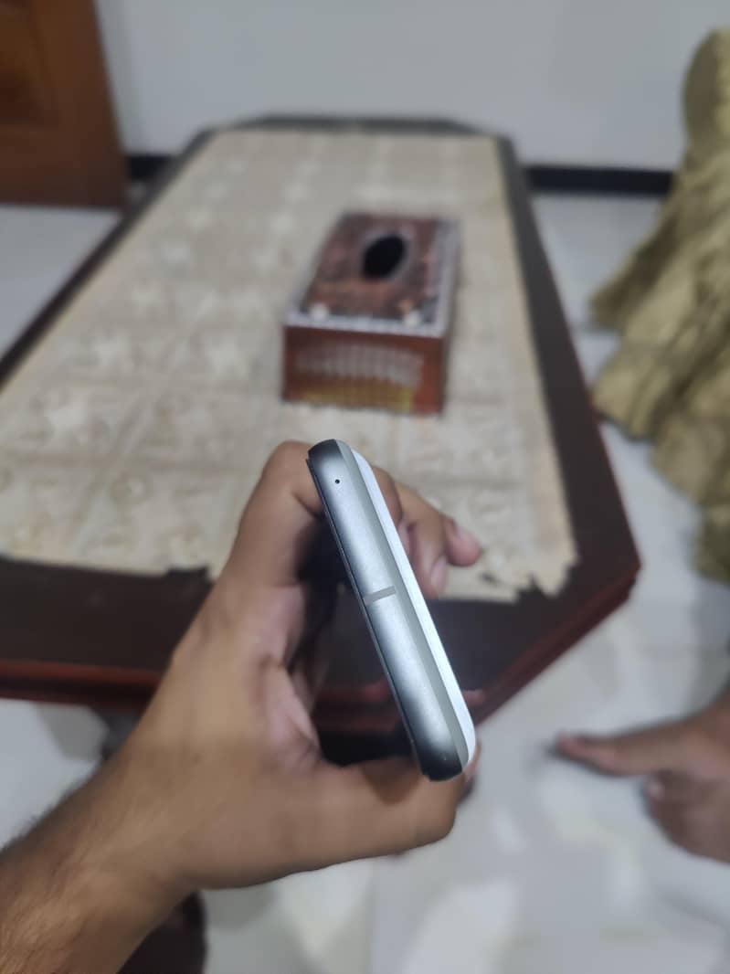 Google Pixel 8 4