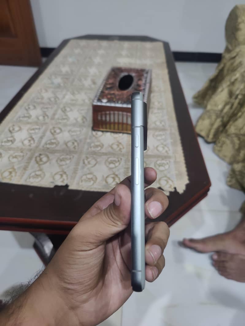 Google Pixel 8 6