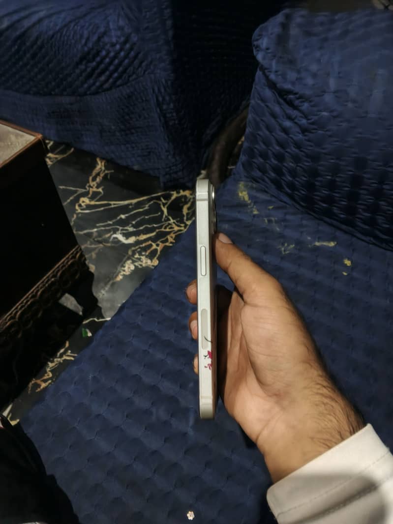 Apple iPhone 14 4