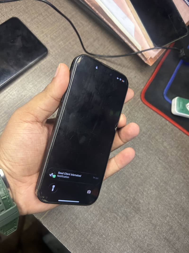 Apple iPhone 16 Pro 1