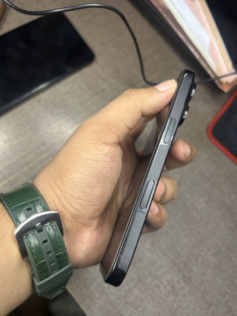 Apple iPhone 16 Pro 4
