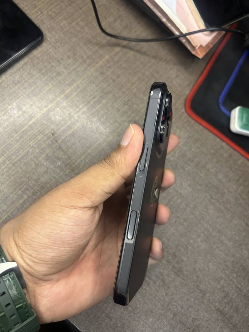 Apple iPhone 16 Pro 6
