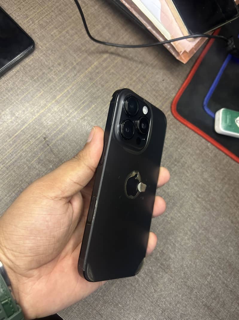 Apple iPhone 16 Pro 8