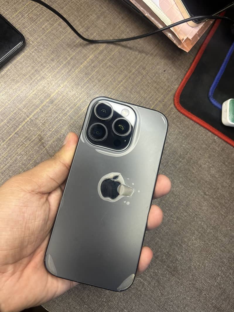 Apple iPhone 16 Pro 9