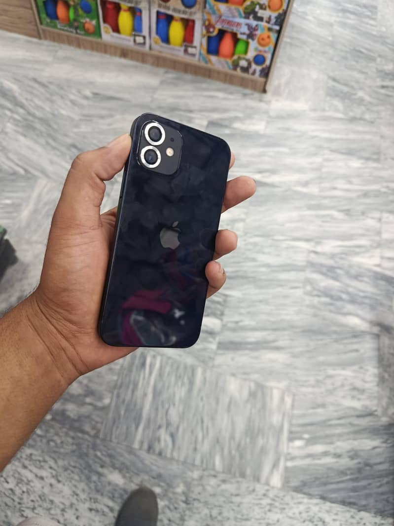Apple iPhone 12 4
