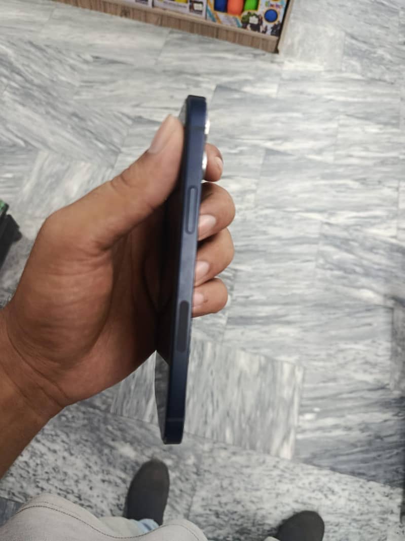 Apple iPhone 12 7