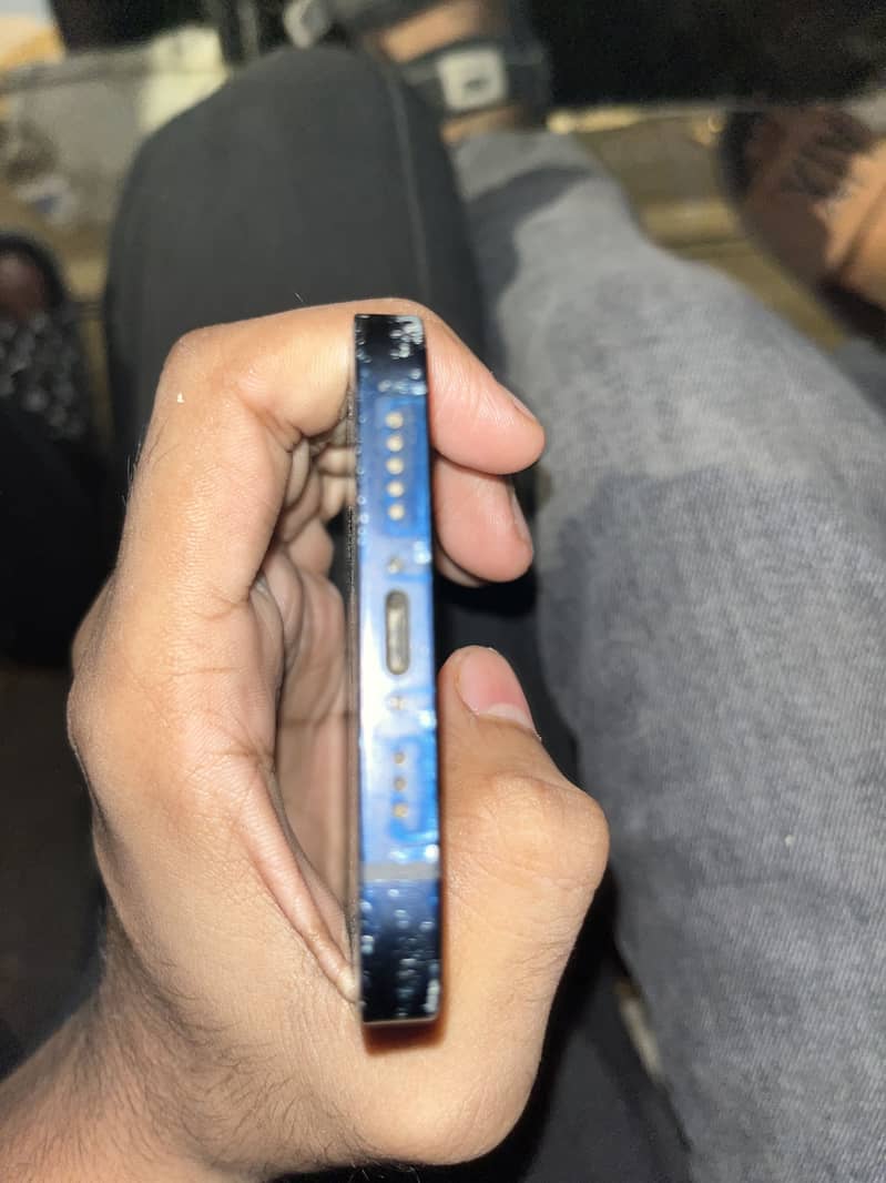 Apple iPhone 12 2