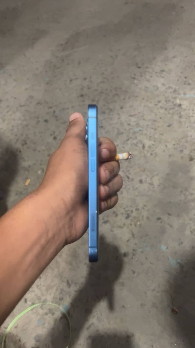 Apple iPhone 13 4