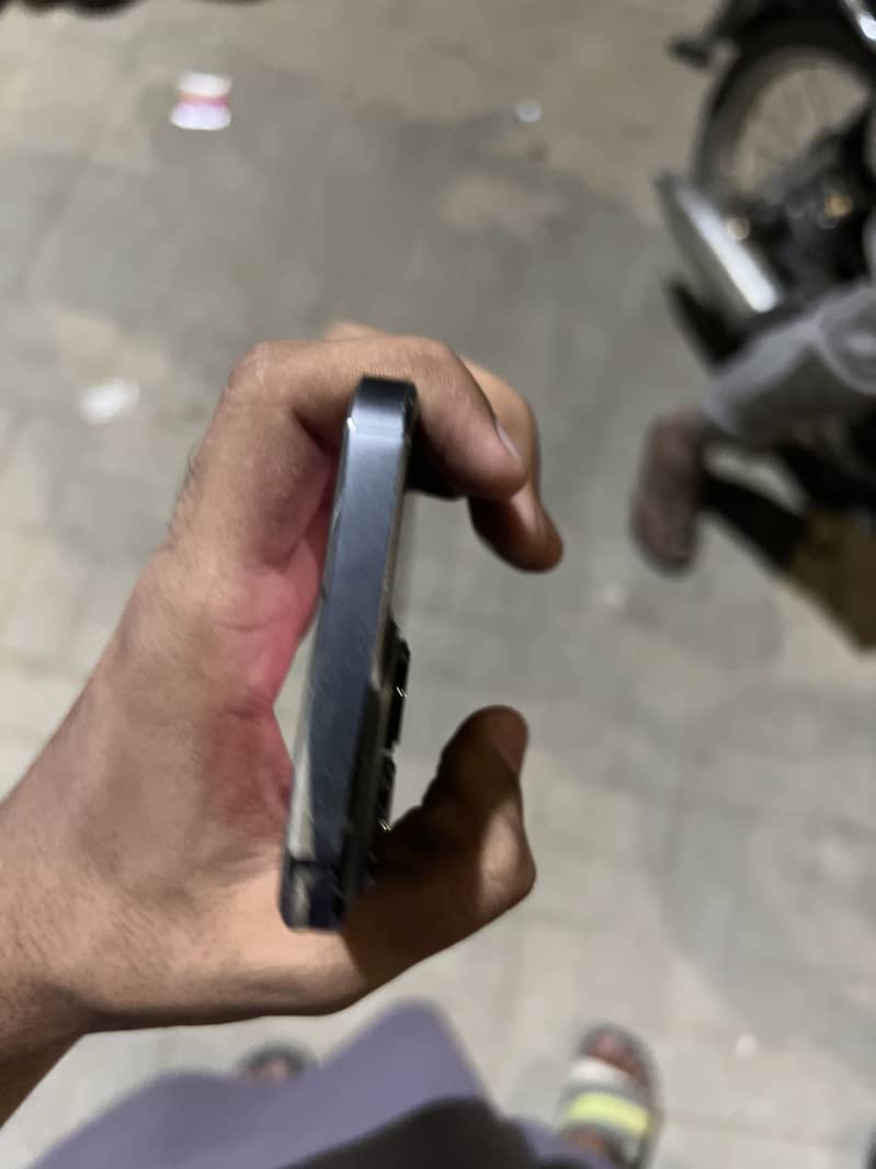 Apple iPhone 13 Pro 4