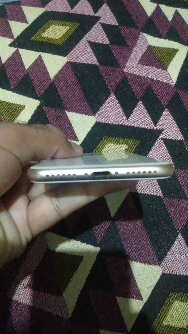Apple iPhone 8 4