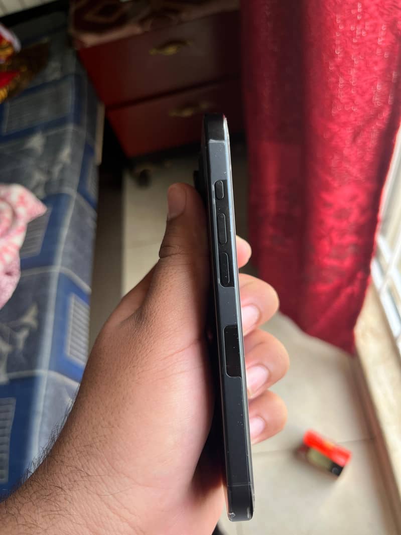 Apple iPhone 16 Pro 4