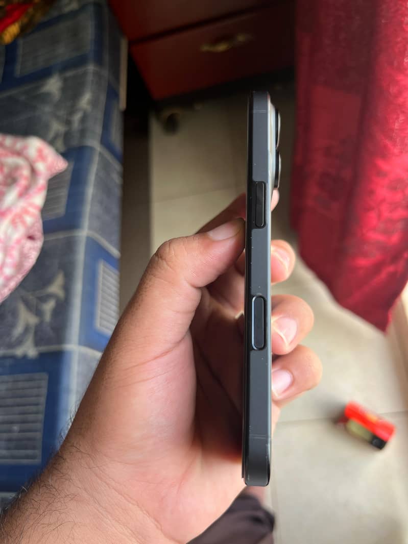Apple iPhone 16 Pro 6