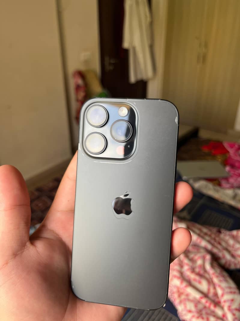 Apple iPhone 16 Pro 8