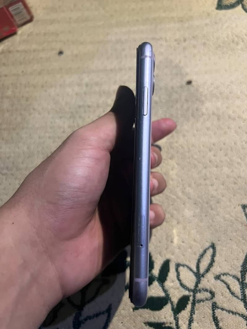 Apple iPhone 11 4