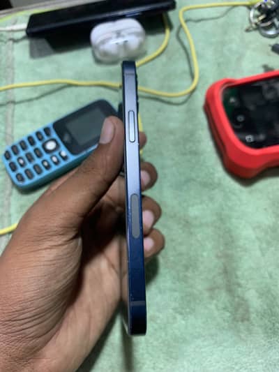 Apple iPhone 12