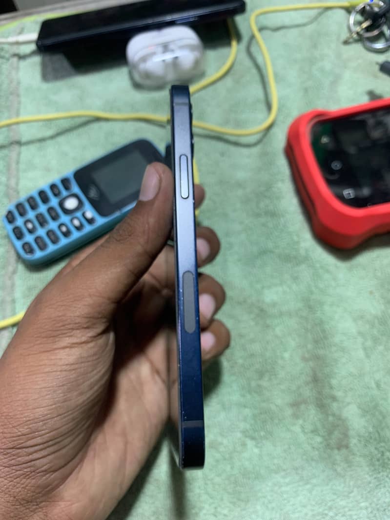Apple iPhone 12 0