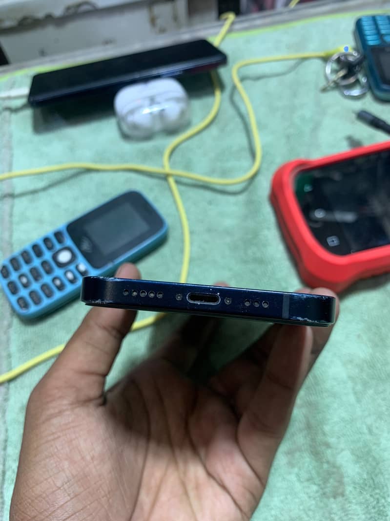 Apple iPhone 12 2