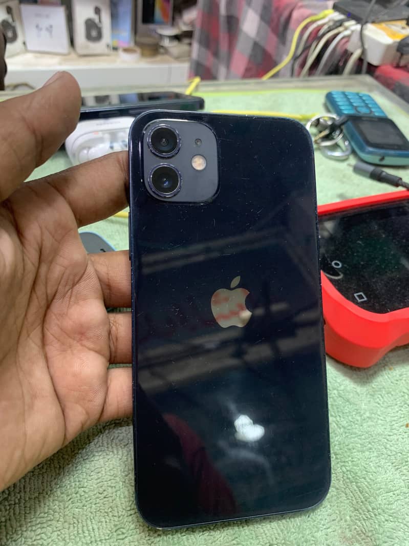 Apple iPhone 12 3