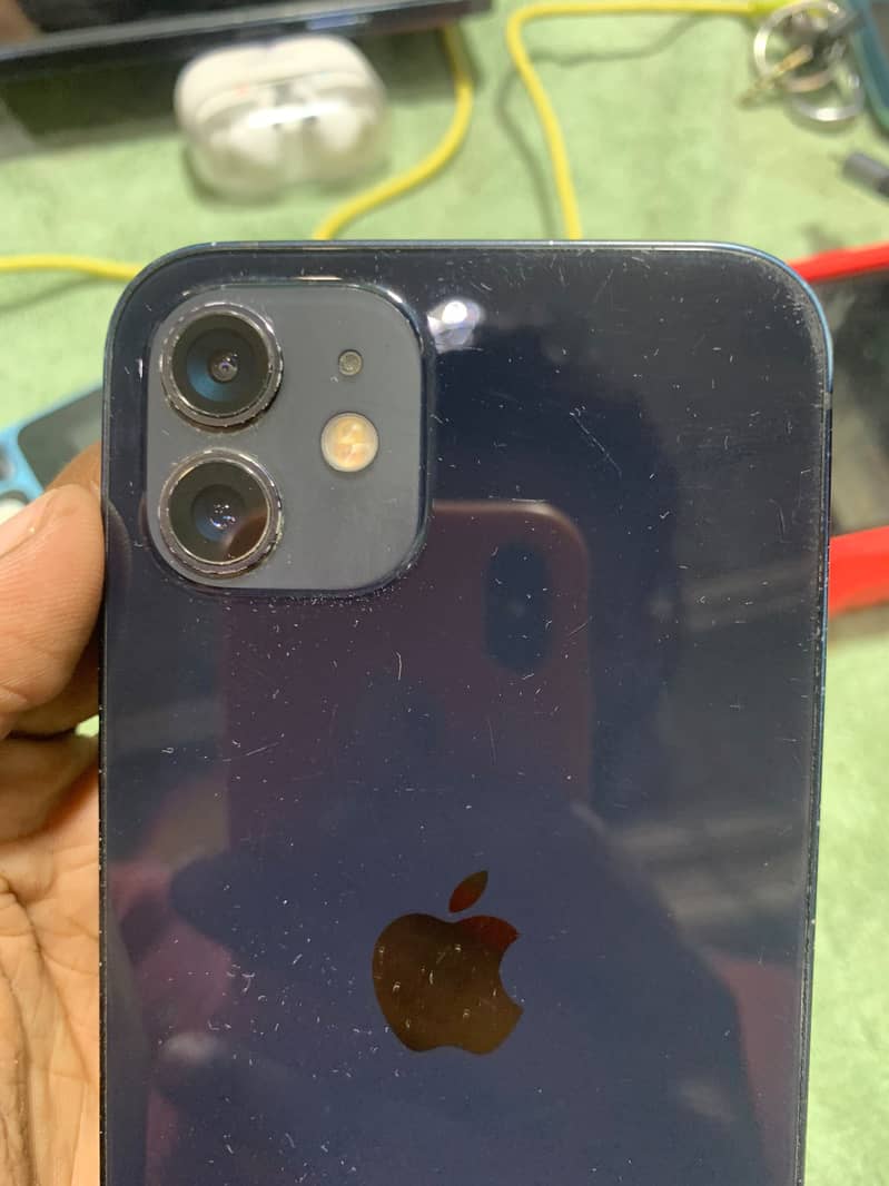 Apple iPhone 12 4