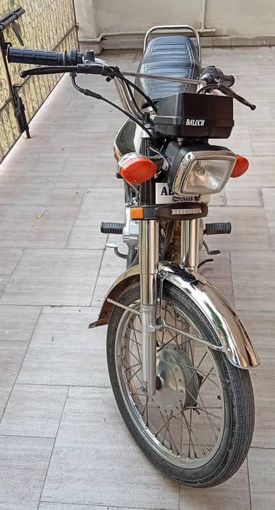 Good bike one hand used / no engine open/ no head open