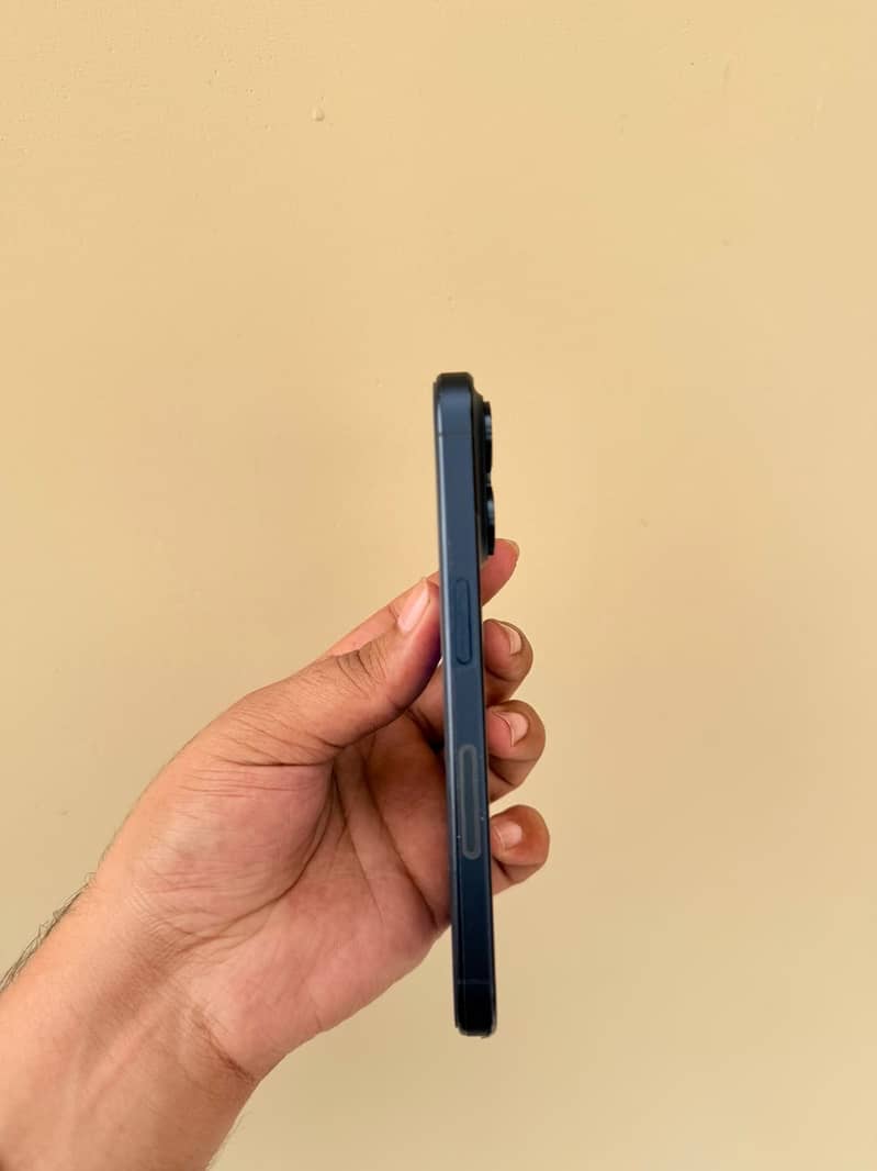 Apple iPhone 15 Pro 3
