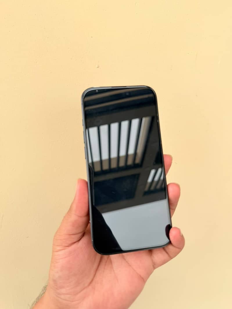 Apple iPhone 15 Pro 4